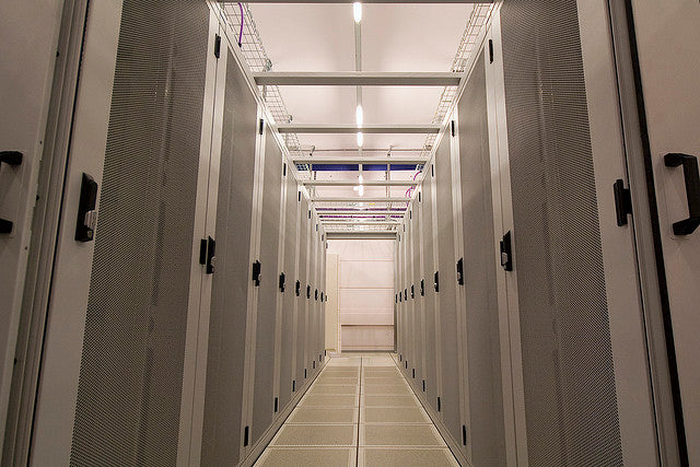 Minkels 19" Server Rack 48HE, komplett Gebraucht, mit möglichen Kratzern